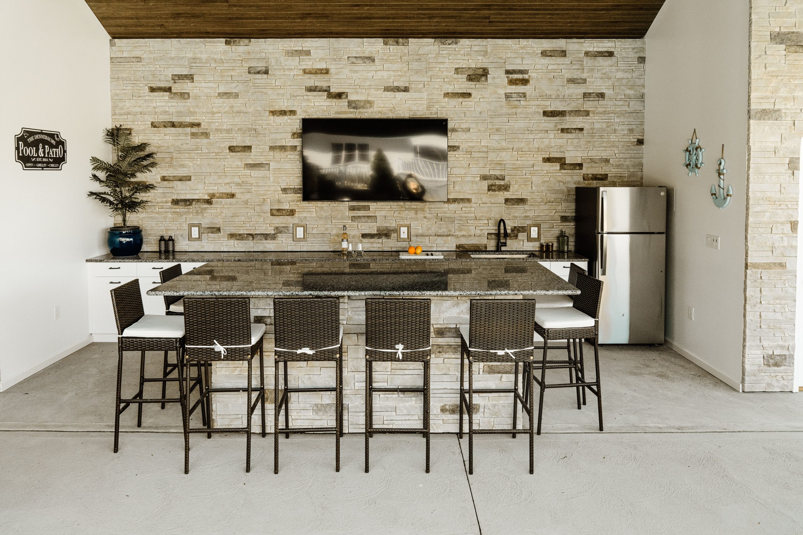n7dN3K5T outdoor kitchen and bar by pool and patio with tv